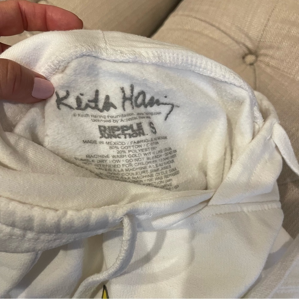 O:  Keith Haring Mens Dancing Pop Art Signature White Hoodie Sz S - Picture 4 of 7